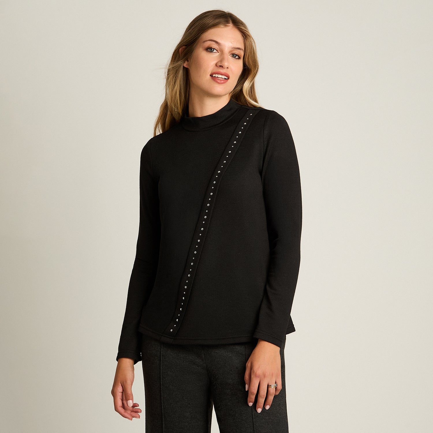 Polera Negro Manga Larga Elasticidad Media Sin Forro Calce Normal Tela Camant